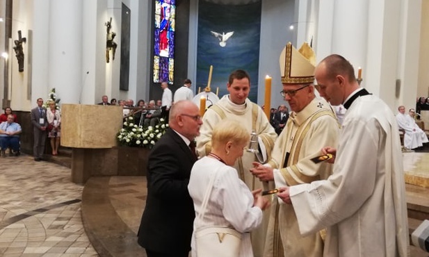 Katowice: w Katedrze Chrystusa Króla świętowano jubileusze małżeńskie [ZDJĘCIA]