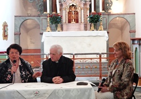Maria Pańczyk-Pozdziej i abp Damian Zimoń u świętego Marcina