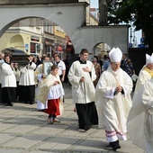 Opole. Przeniesienie do katedry ciała śp. biskupa Jana Bagińskiego