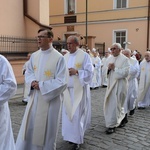 Opole. Przeniesienie do katedry ciała śp. biskupa Jana Bagińskiego