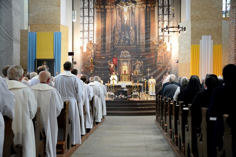 Opole. Msza św. za zmarłego biskupa Jana Bagińskiego