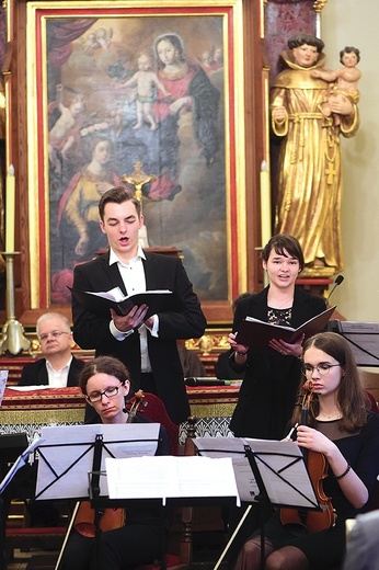 Koncert zakończył się pieśnią „Ave Maria” Gaetano Donizettiego w wykonaniu Klary Mieruńskiej i Pawła Horodyskiego.