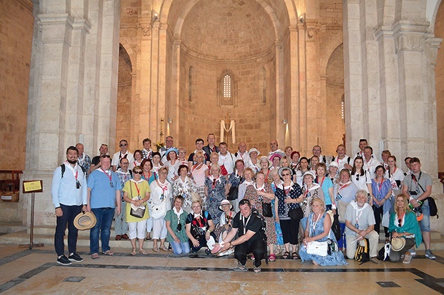 Grupa w bazylice św. Anny w Jerozolimie.