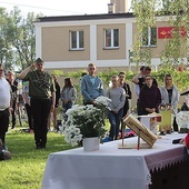 We Mszy św., której przewodniczył ks. dziekan Kazimierz Kowalski, wraz z pątnikami uczestniczyli harcerze.