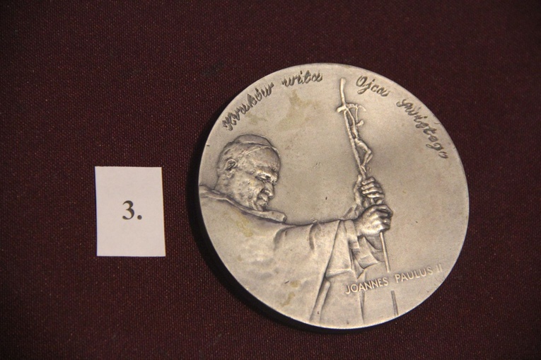 Tarnów. Jan Paweł II na monetach i medalach