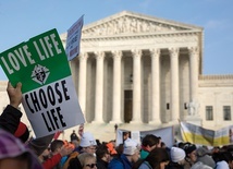 Ponad połowa Amerykanów sprzeciwia się jakiejkolwiek formie aborcji.