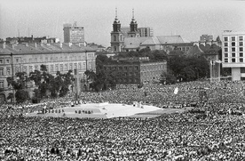 Papieska Msza św. na placu Zwycięstwa. Warszawa 2 czerwca 1979 r.