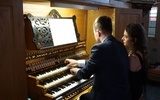 Zuzanna i Maciej Batorowie podczas koncertu w kościele pw. św.św. Apostołów Piotra i Pawła.