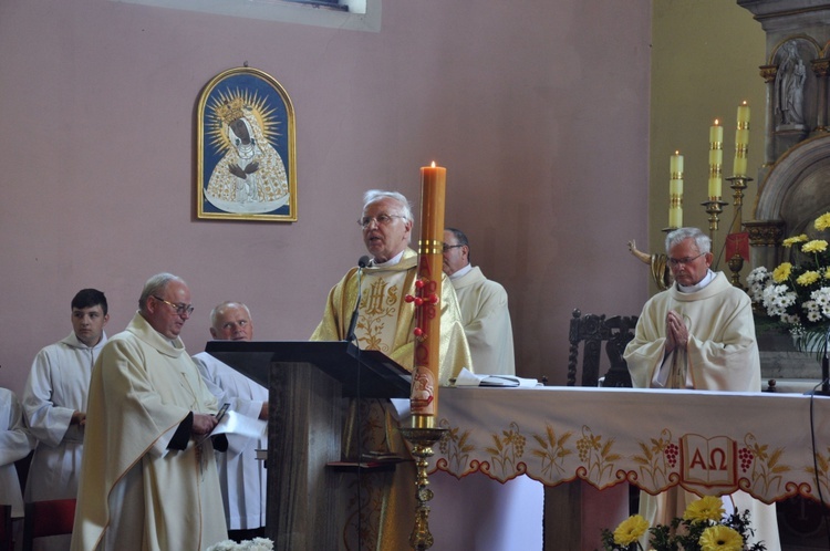 Jubileusz kapłański i upamiętnienie mieszkańców Rumna w Ścinawie Małej