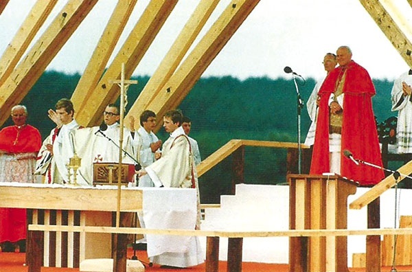 ▲	Wiadomość, że papież przyjedzie na Podhale, zelektryzowała mieszkańców, którzy zgotowali mu gorące powitanie.