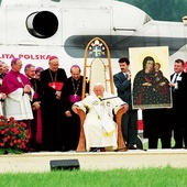 ▲	Spotkanie z Janem Pawłem II na gliwickim lotnisku 17 czerwca 1999 r.
