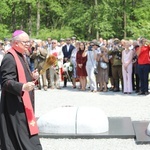 Poświęcenie pomnika pomordowanych żołnierzy "Bartka" w Starym Grodkowie