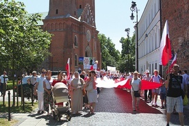 ▲	Płocki Marsz dla Życia i Rodziny ruszył papieskim szlakiem z katedry do placu Celebry Papieskiej.