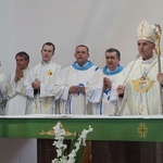 Eucharystia przy krzyżu papieskim 