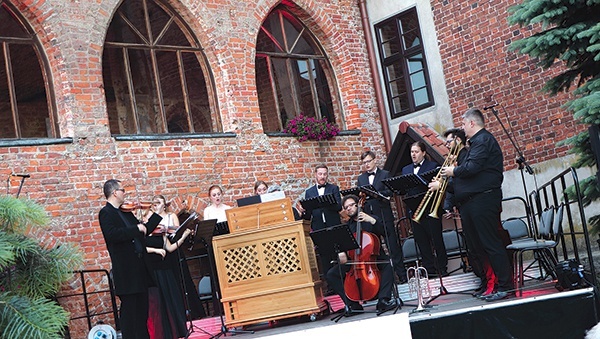 ◄	Zespół Cappella Warmiensis Restituta wystąpił po raz pierwszy.