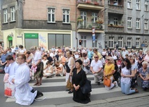 Ulicami śródmieścia Katowic przeszła centralna procesja Bożego Ciała