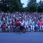 Koncert uwielbienia nad stawami w Oleśnicy