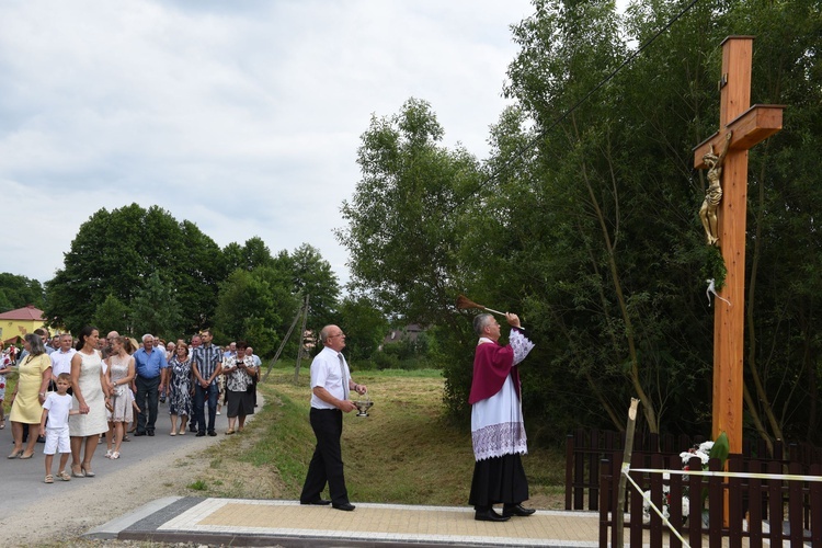 Poświęcenie krzyża.