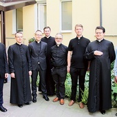 Rada seniorów wraz z dyrektorem o. Mirosławem Chmielewskim (piąty od lewej).