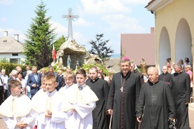 Po Mszy św. odbyło się odsłonięcie tablicy upamiętniającej 7 wieków istnienia Pietrzykowic