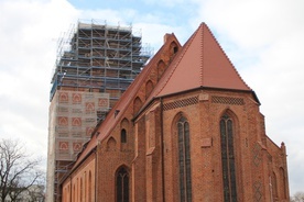 Powoli dobiega końca remont wieży gorzowskiej katedry