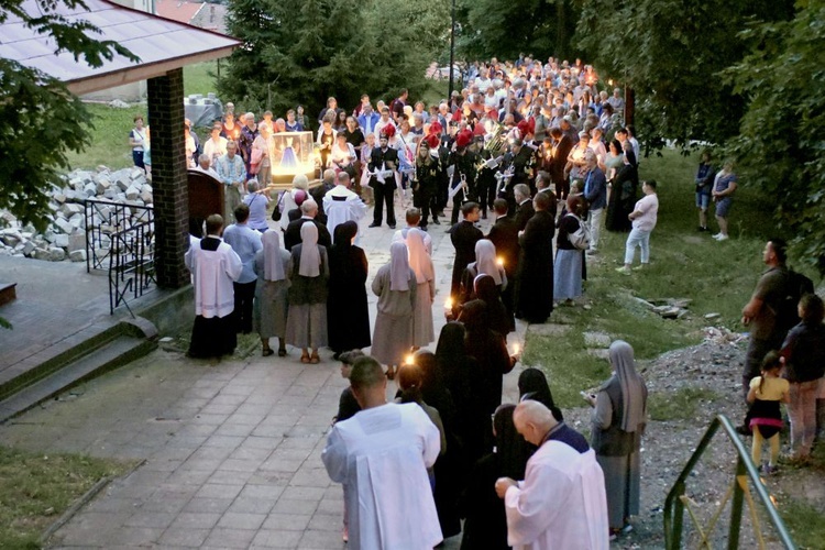 Odpust w sanktuarium Strażniczki Wiary Świętej w Bardzie Śląskim