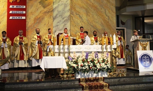 Bp Roman Pindel przewodniczył Mszy św. podczas Dnia Wspólnoty wakacynych oaz I turnusu.