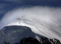 Włochy: Poszukiwania polskiego alpinisty, który wpadł do szczeliny
