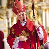▲	Biskup Dec w czasie jednej z posług w Ząbkowicach Śląskich.