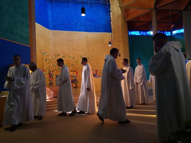 W Taizé - modlitwa, praca, spotkania