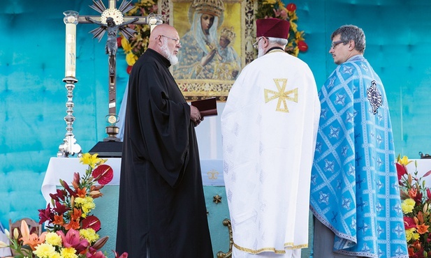 Akatyst – maryjna modlitwa grekokatolików przed kopią obrazu MB Budsławskiej.