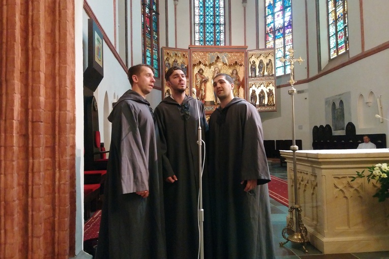 W Koszalinie zagrzmiało trio z Białorusi. Za tydzień zaśpiewają w Mielnie