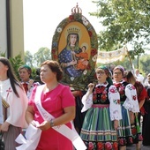 Nowy feretron KGW z Wału przedstawia wizerunek Maryi, który znajduje się w głównym ołtarzu świątyni.