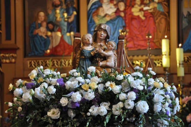 Koronacja figurki św. Anny w Oleśnie