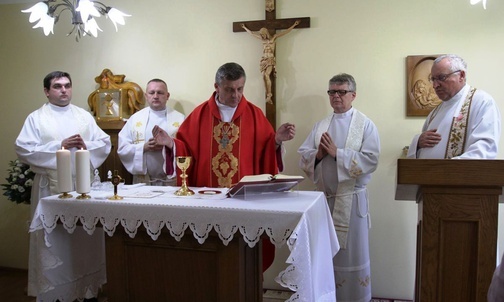 Bp Roman Pindel przewodniczył Mszy św. na powitanie sióstr nazaretanek w diecezji.
