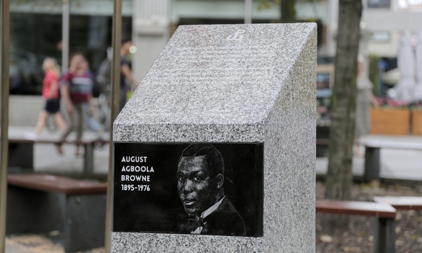 Odsłonięto pamiątkowy kamień poświęcony pamięci Augusta Agbooli Browne'a ps. "Ali"