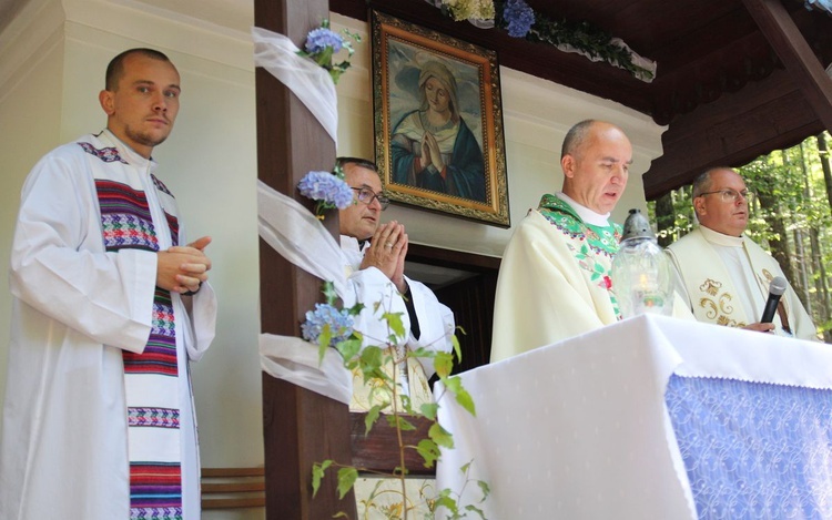 Mszę św. na Trzonce celebrowali - od lewej: ks. Paweł Wawak, ks. Zdzisław Grochal, ks. Wiesław Ostrowski i ks. Jan Franc.