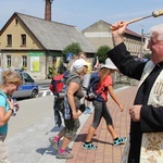 (Dłuższy) postój pielgrzymów hałcnowskich w Wilamowicach - 2019
