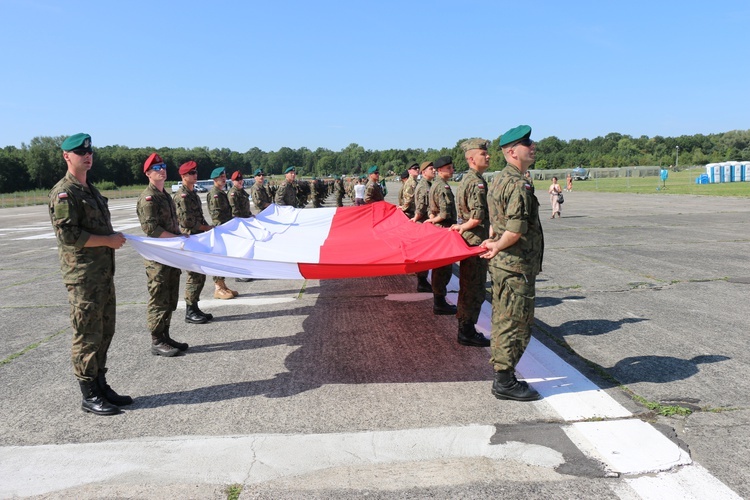 Ćwiczenia żołnierzy na lotnisku Katowice-Muchowiec