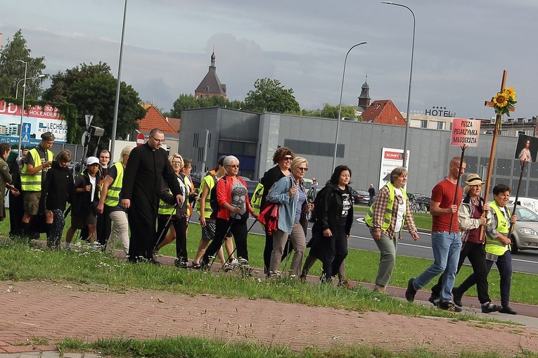 Chcą się dzielić dobrem, bo dzielone się mnoży. Wyruszyła Pielgrzymka Miłosierdzia