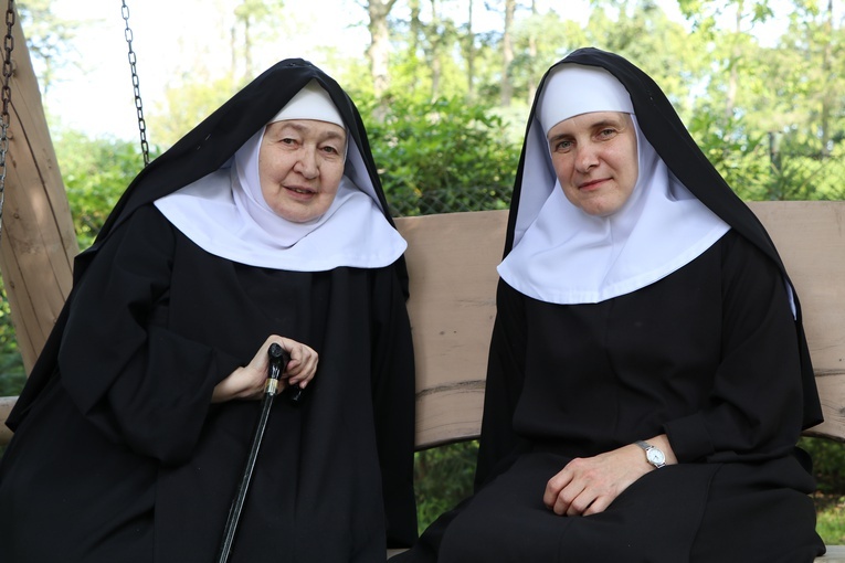 Matka Faustyna Foryś (z prawej) i s. Małgorzata Borkowska zapraszają na weekendowe rekolekcje.
