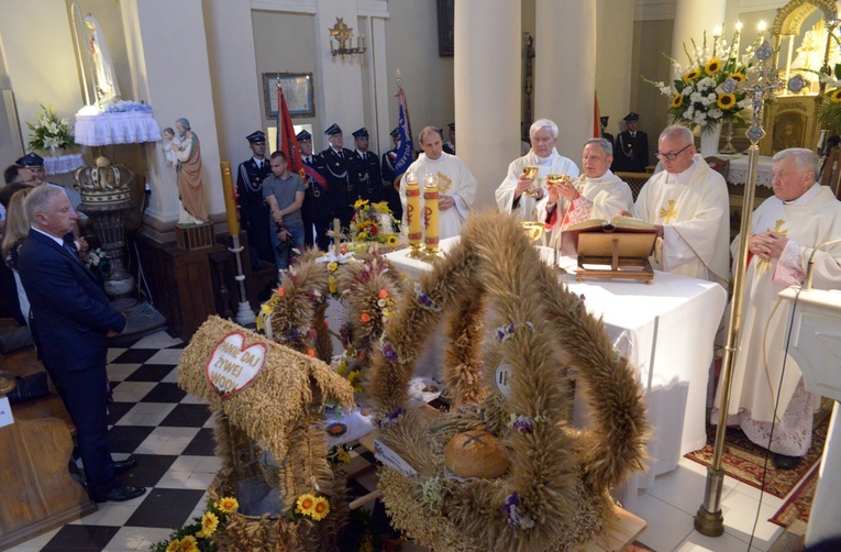 Obchody rozpoczęły się Mszą św., której w kościele św. Jana Nepomucena przewodniczył bp Henryk Tomasik.