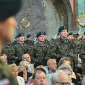 Wojsko w czasie Mszy św. w archikatedrze lubelskiej. 