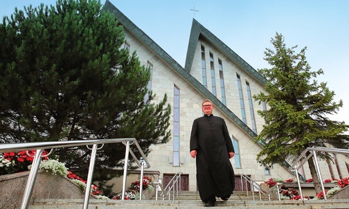 Ks. Bogdan Stelmach  od trzech jest lat proboszczem parafii i kustoszem sanktuarium Matki Bożej Pocieszenia.