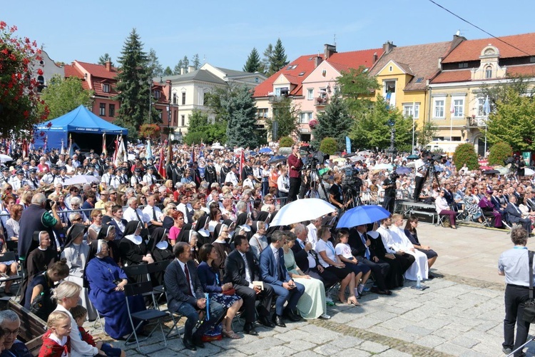 Jubileuszowa Msza św. na rynku w Myślenicach