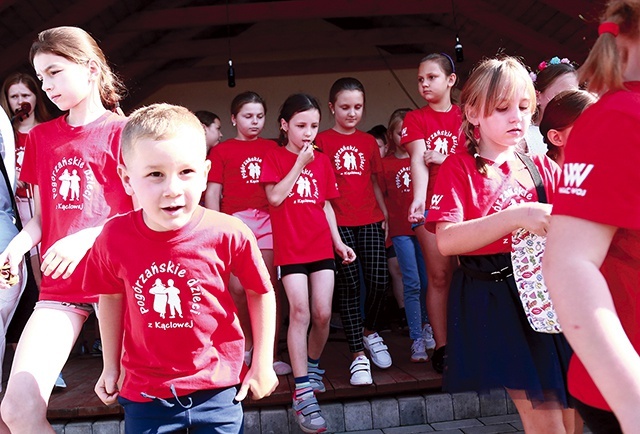 ▲	Pogórzańskie Dzieci kultywują tradycje i lokalny folklor.