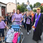 Pątnicy na ulicach Przedborza.