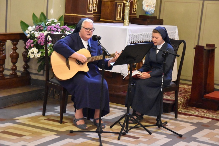 Z ostatnim koncertem wystąpiły siostry szarytki z Przasnysza.