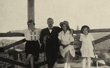 Eugeniusz Kwiatkowski z żoną i córkami.