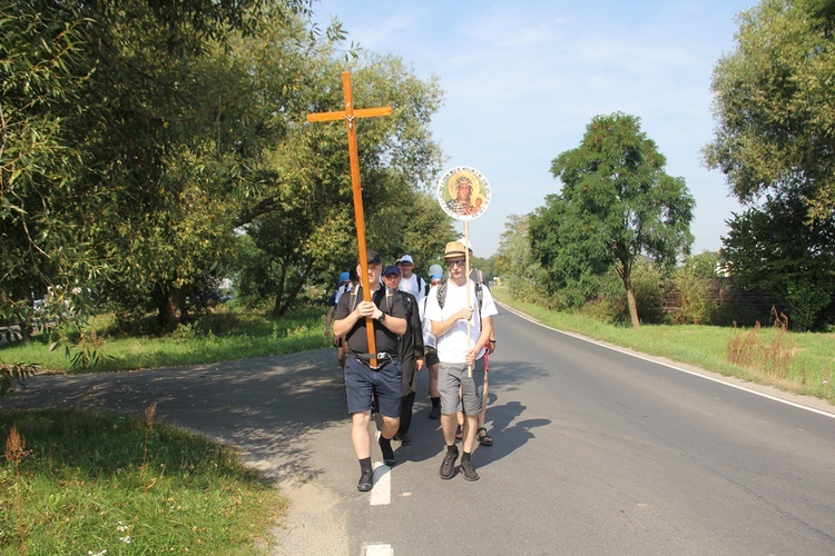 Klerycy idą pieszo na Jasną Górę - dzień 1